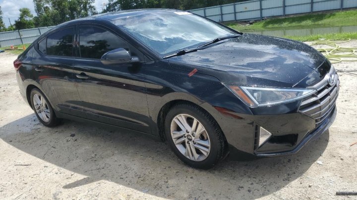 Hyundai Elantra SEL 2020