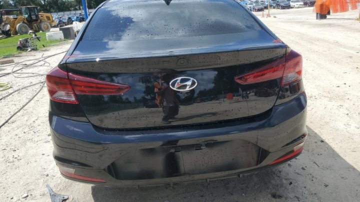 Hyundai Elantra SEL 2020