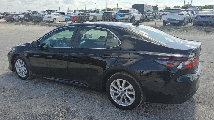 Toyota Camry  2023