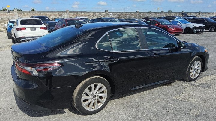 Toyota Camry  2023