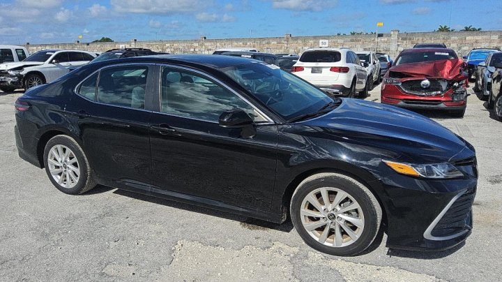 Toyota Camry  2023