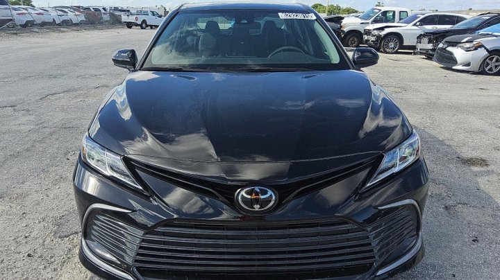Toyota Camry  2023