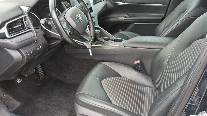 Toyota Camry SE 2021