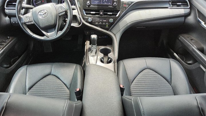 Toyota Camry SE 2021