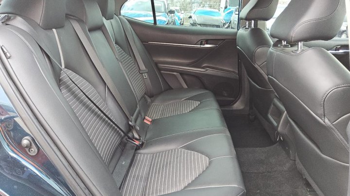 Toyota Camry SE 2021