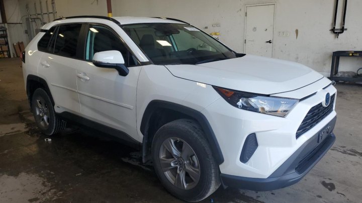 Toyota RAV4 LE 2022