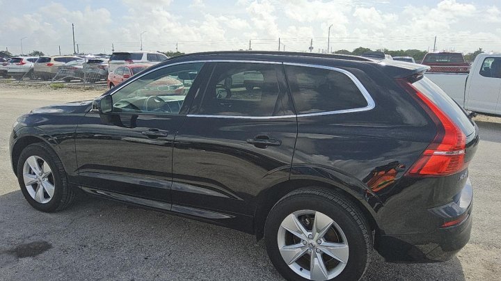 Volvo XC60 B5 MOMENTUM 2022