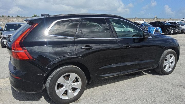 Volvo XC60 B5 MOMENTUM 2022