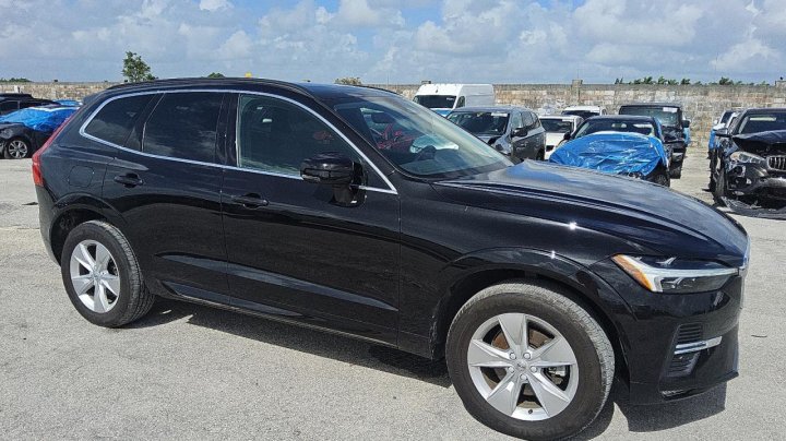 Volvo XC60 B5 MOMENTUM 2022