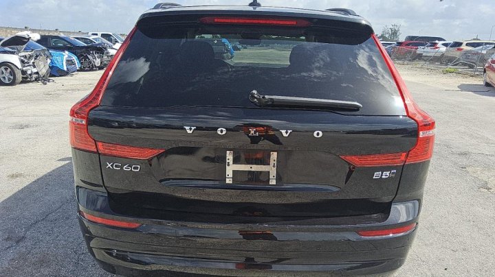 Volvo XC60 B5 MOMENTUM 2022
