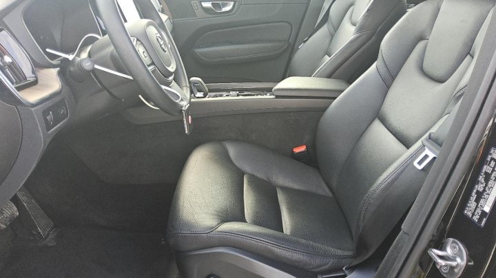 Volvo XC60 B5 MOMENTUM 2022