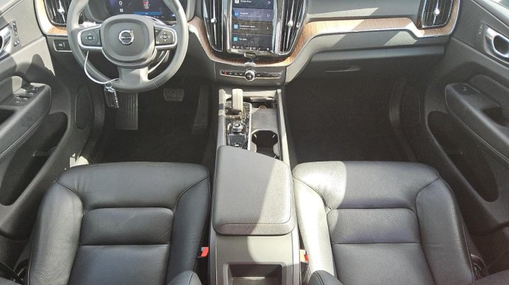 Volvo XC60 B5 MOMENTUM 2022