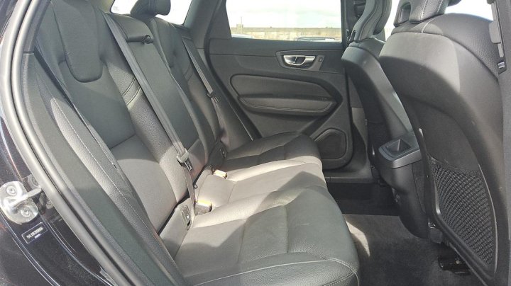 Volvo XC60 B5 MOMENTUM 2022