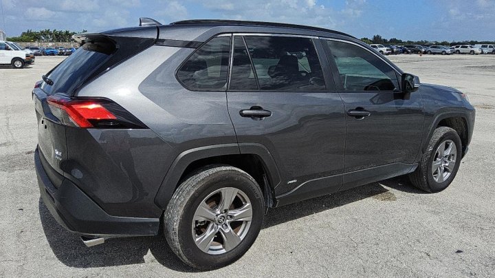Toyota RAV4  2025