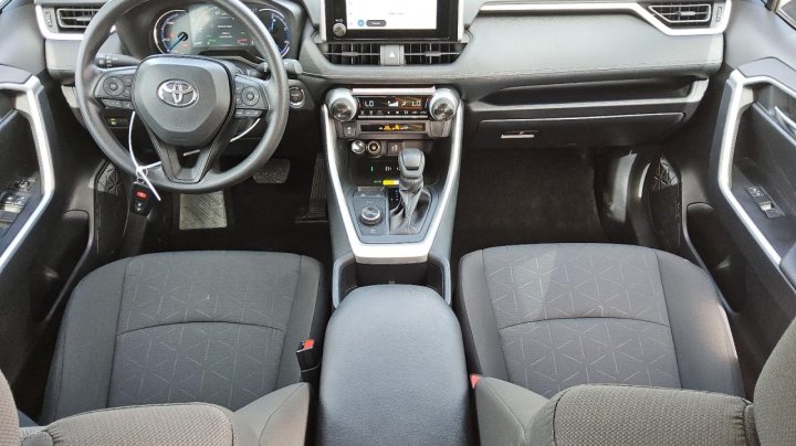 Toyota RAV4  2025