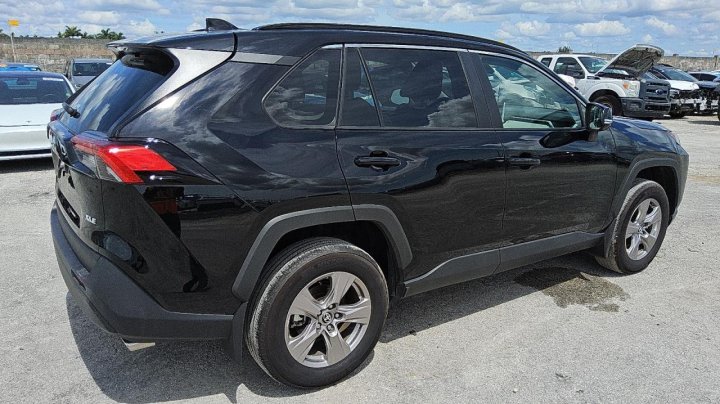 Toyota RAV4  2024