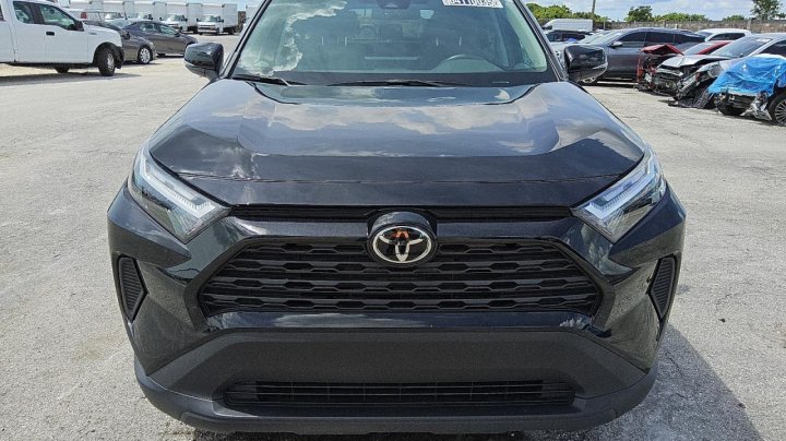 Toyota RAV4  2024