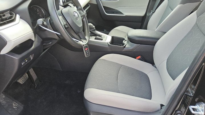 Toyota RAV4  2024
