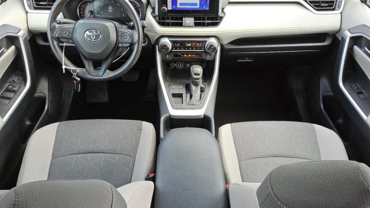 Toyota RAV4  2024