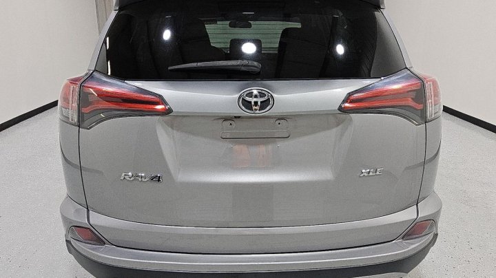 Toyota RAV4  2018