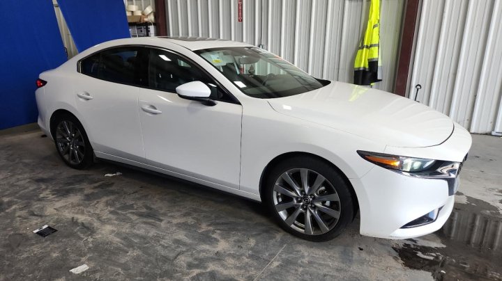 Mazda 3 PREMIUM 2022
