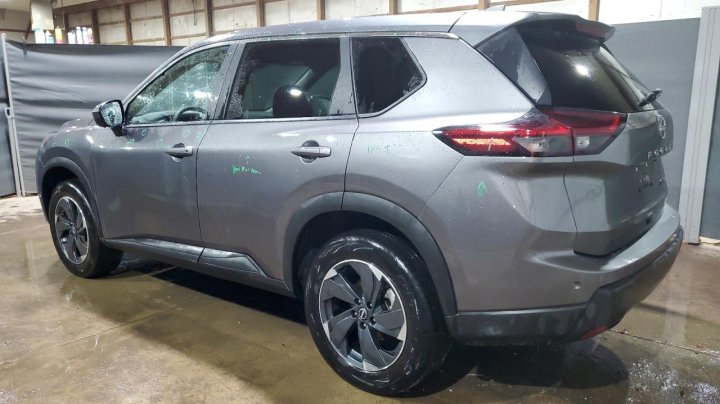 Nissan ROGUE SV 2024