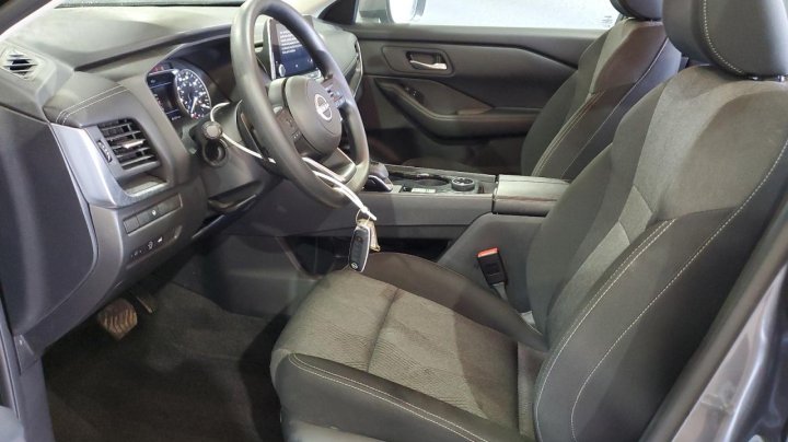 Nissan ROGUE SV 2024