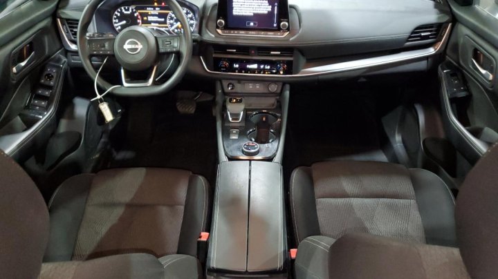 Nissan ROGUE SV 2024