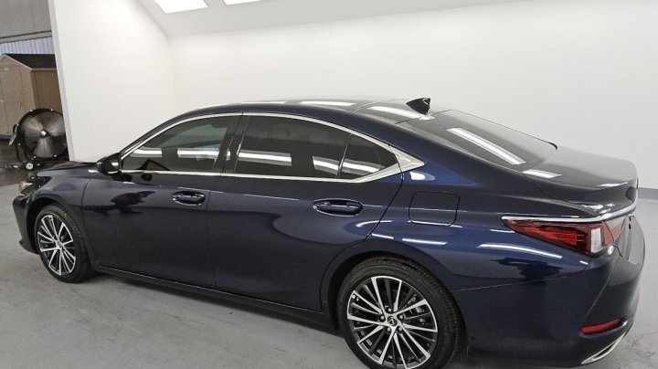 Lexus ES 350 BASE 2025