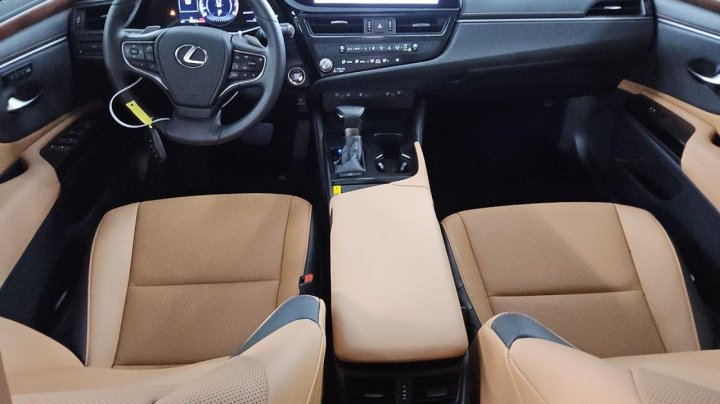 Lexus ES 350 BASE 2025