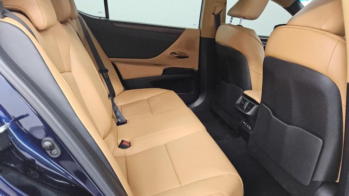 Lexus ES 350 BASE 2025