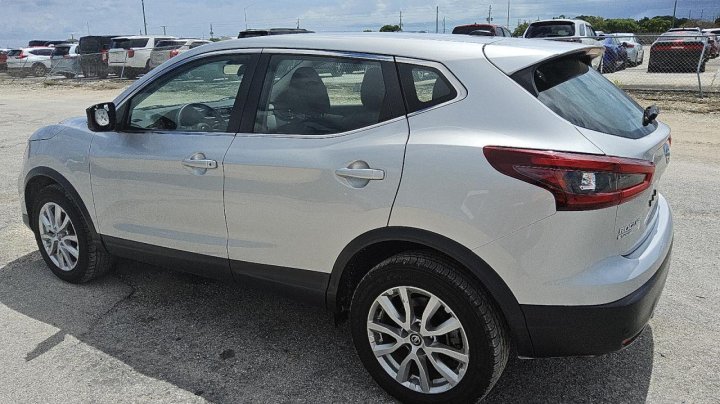 Nissan Rogue Sport S 2021