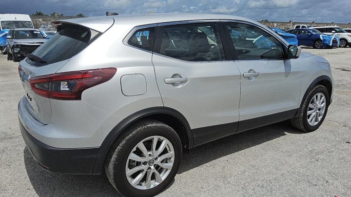 Nissan Rogue Sport S 2021