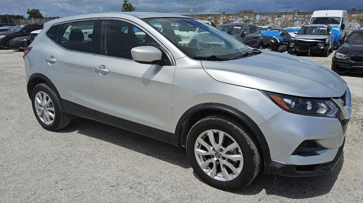 Nissan Rogue Sport S 2021