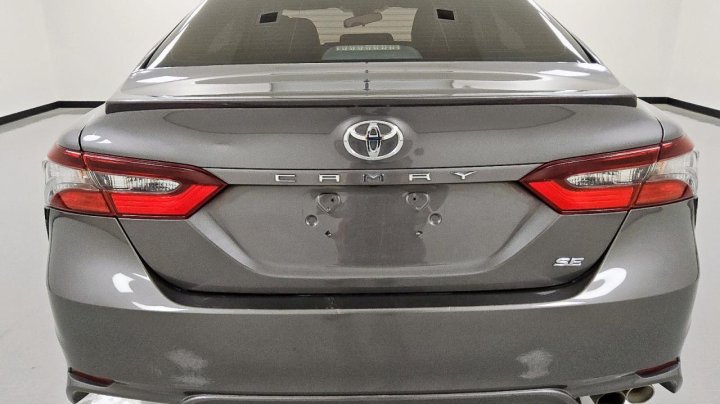 Toyota Camry SE 2021