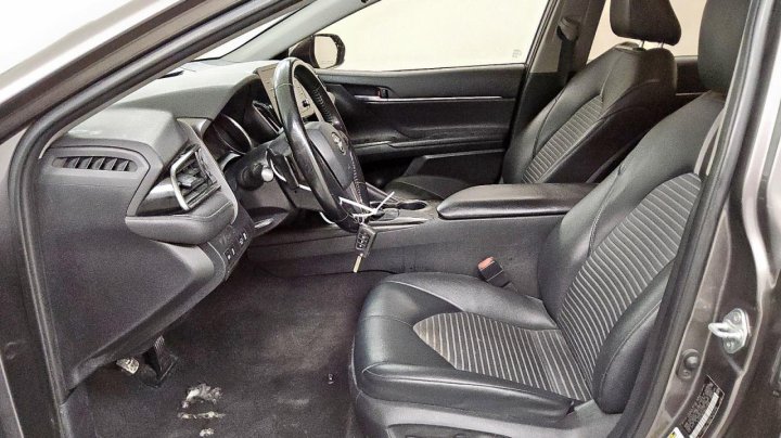 Toyota Camry SE 2021