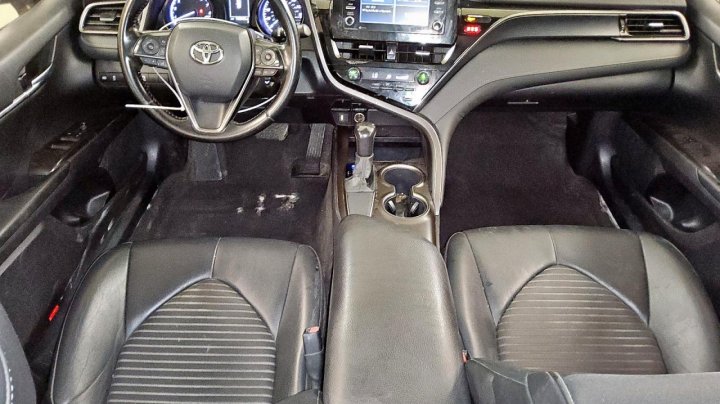 Toyota Camry SE 2021