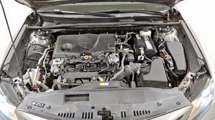 Toyota Camry SE 2021