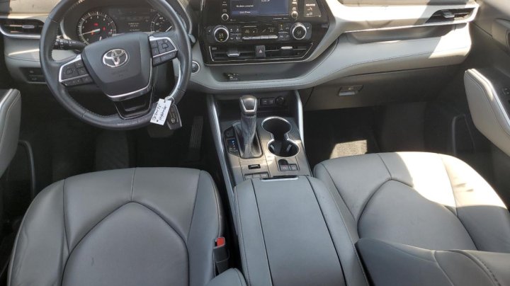 Toyota Highlander XLE 2021