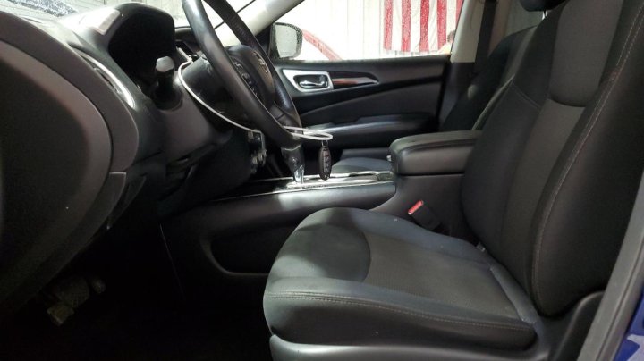 Nissan Pathfinder SV 2020