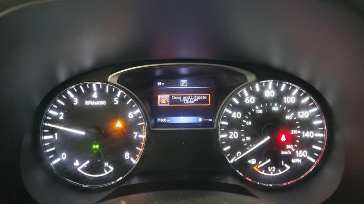 Nissan Pathfinder SV 2020
