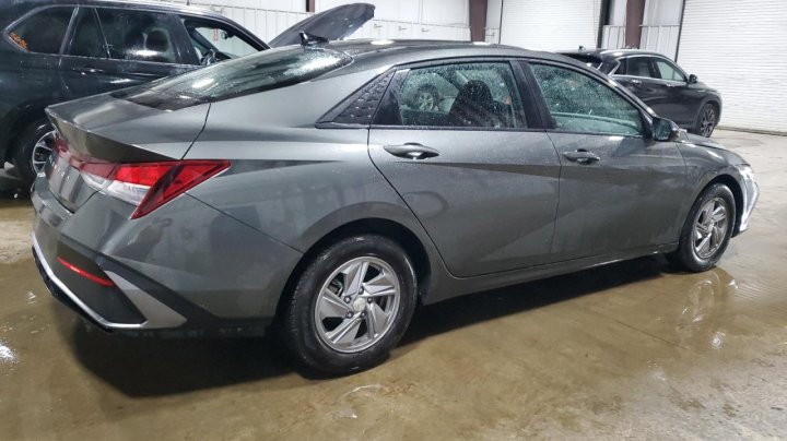 Hyundai Elantra SE 2024