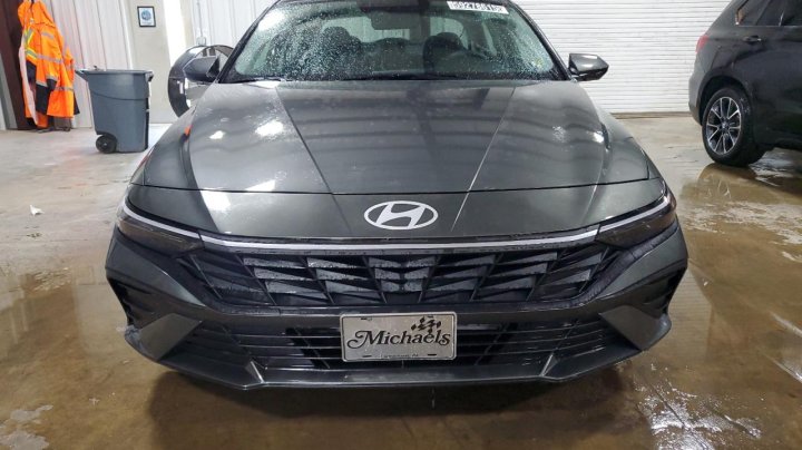Hyundai Elantra SE 2024