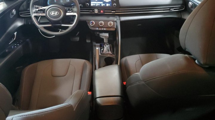Hyundai Elantra SE 2024