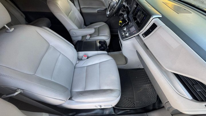 Toyota SIENNA  2017