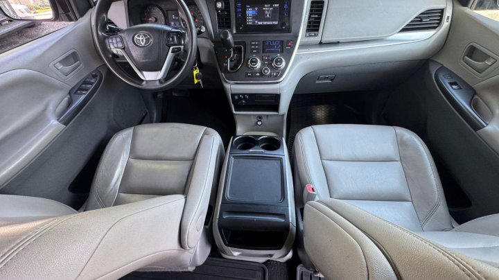 Toyota SIENNA  2017