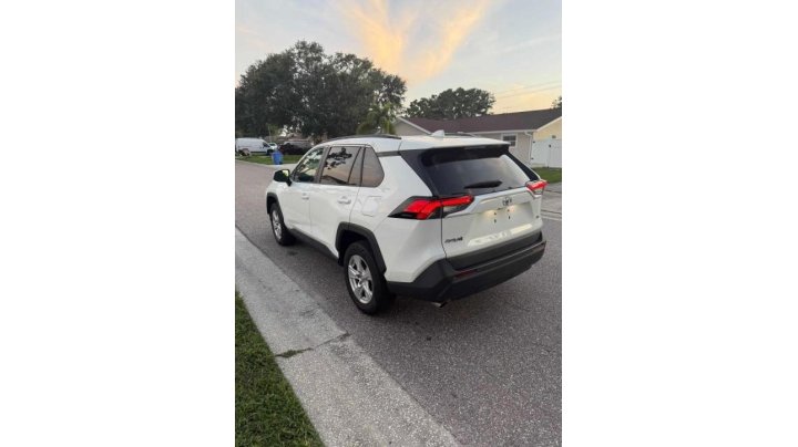Toyota RAV4 XLE 2021