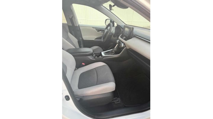 Toyota RAV4 XLE 2021