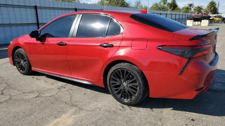 Toyota Camry SE 2020