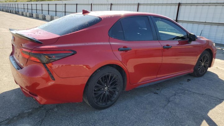 Toyota Camry SE 2020